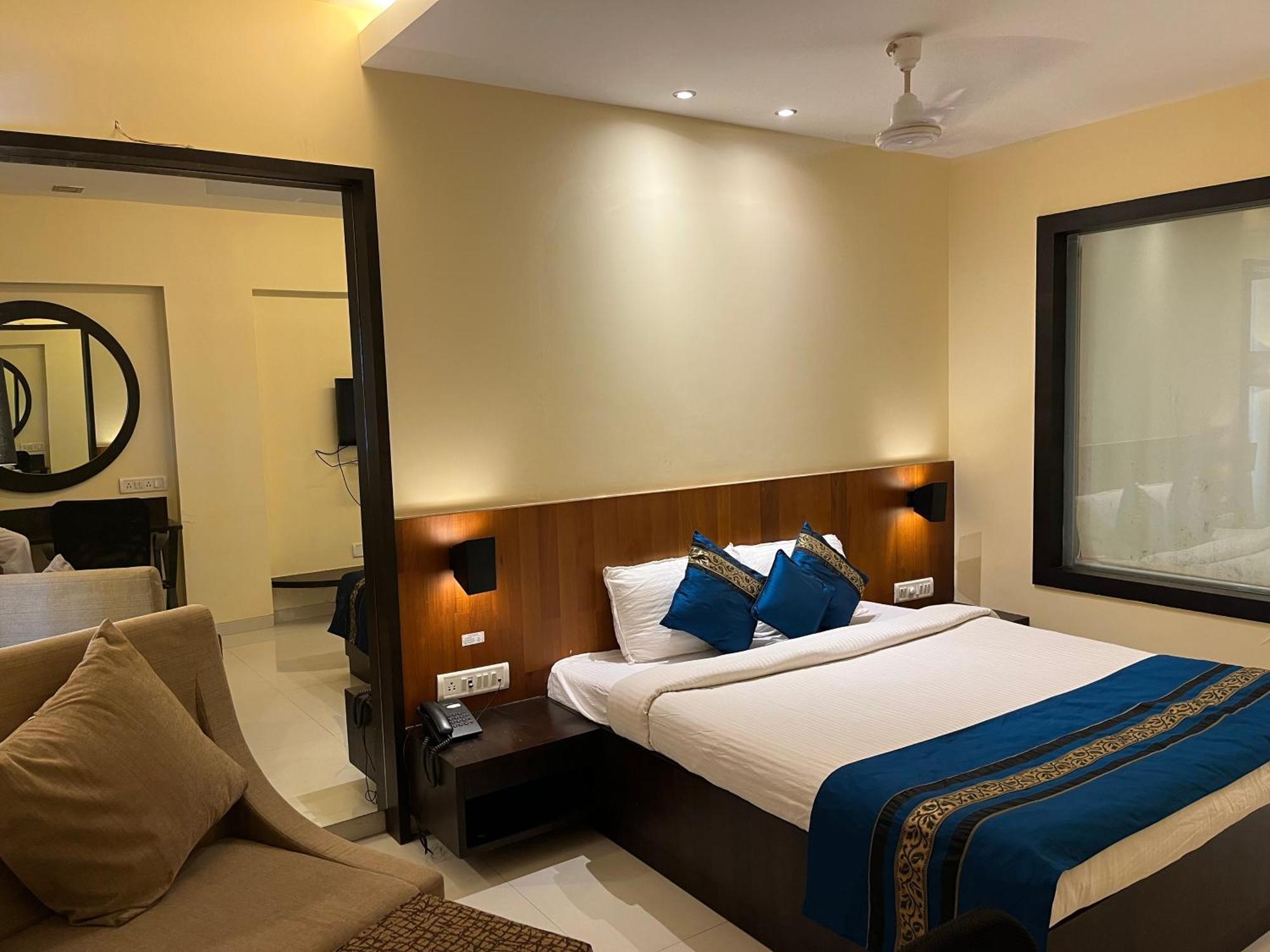 Hotel Landmark Ratnāgiri 외부 사진