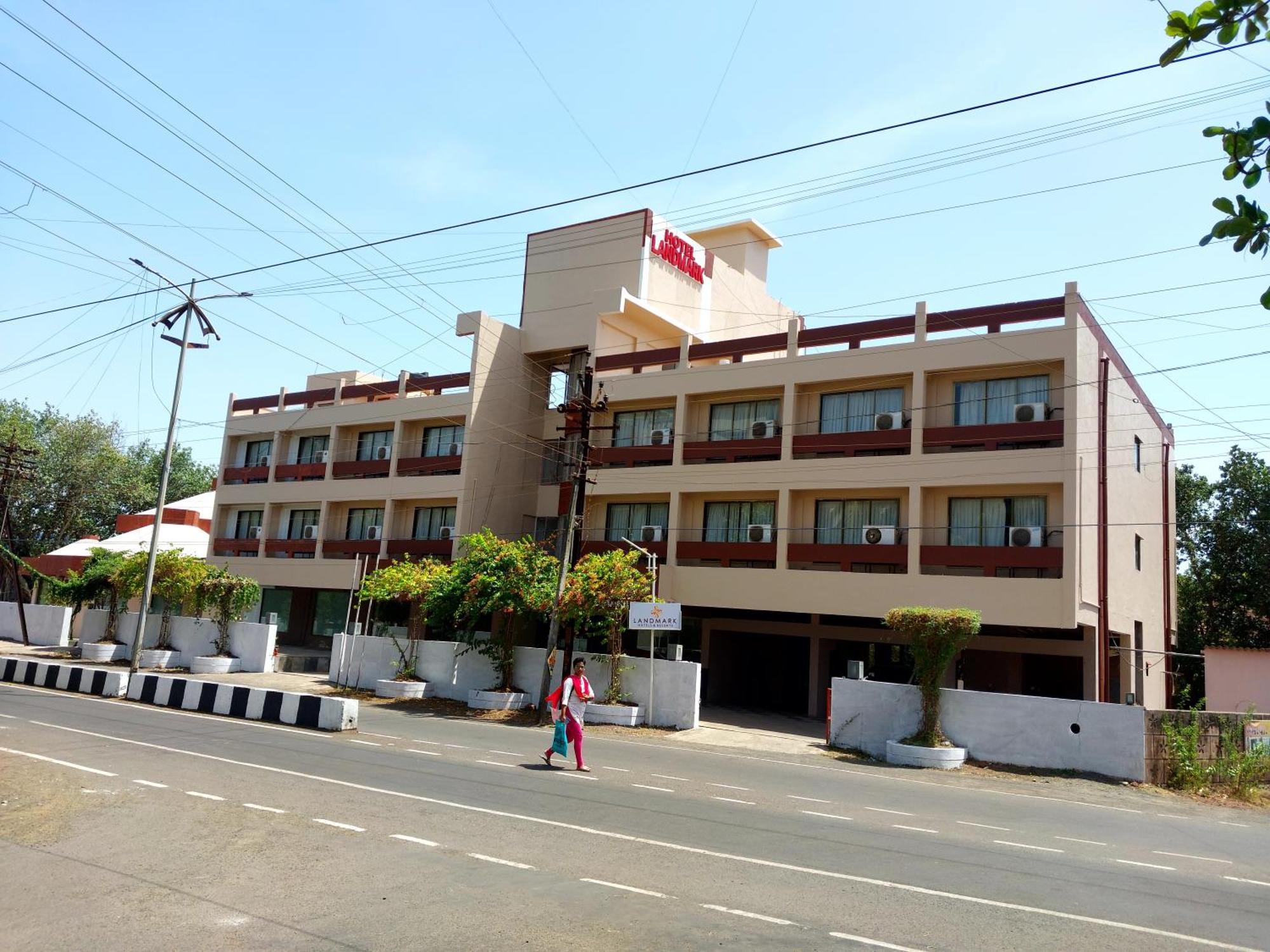 Hotel Landmark Ratnāgiri 외부 사진