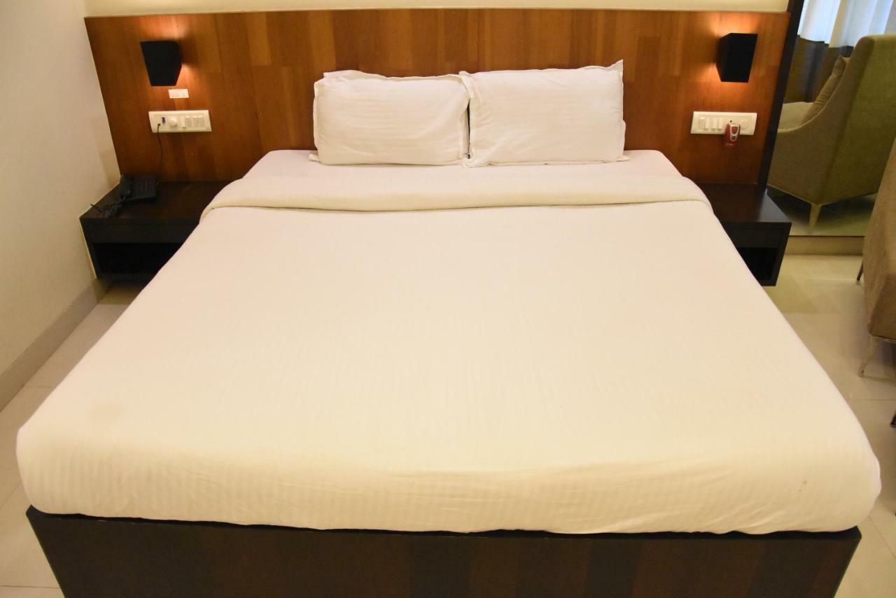 Hotel Landmark Ratnāgiri 외부 사진