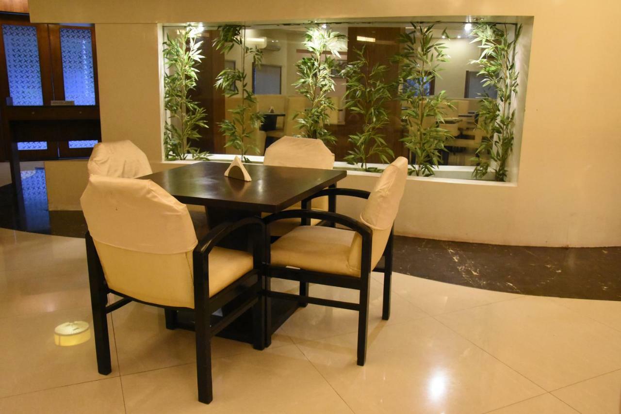 Hotel Landmark Ratnāgiri 외부 사진